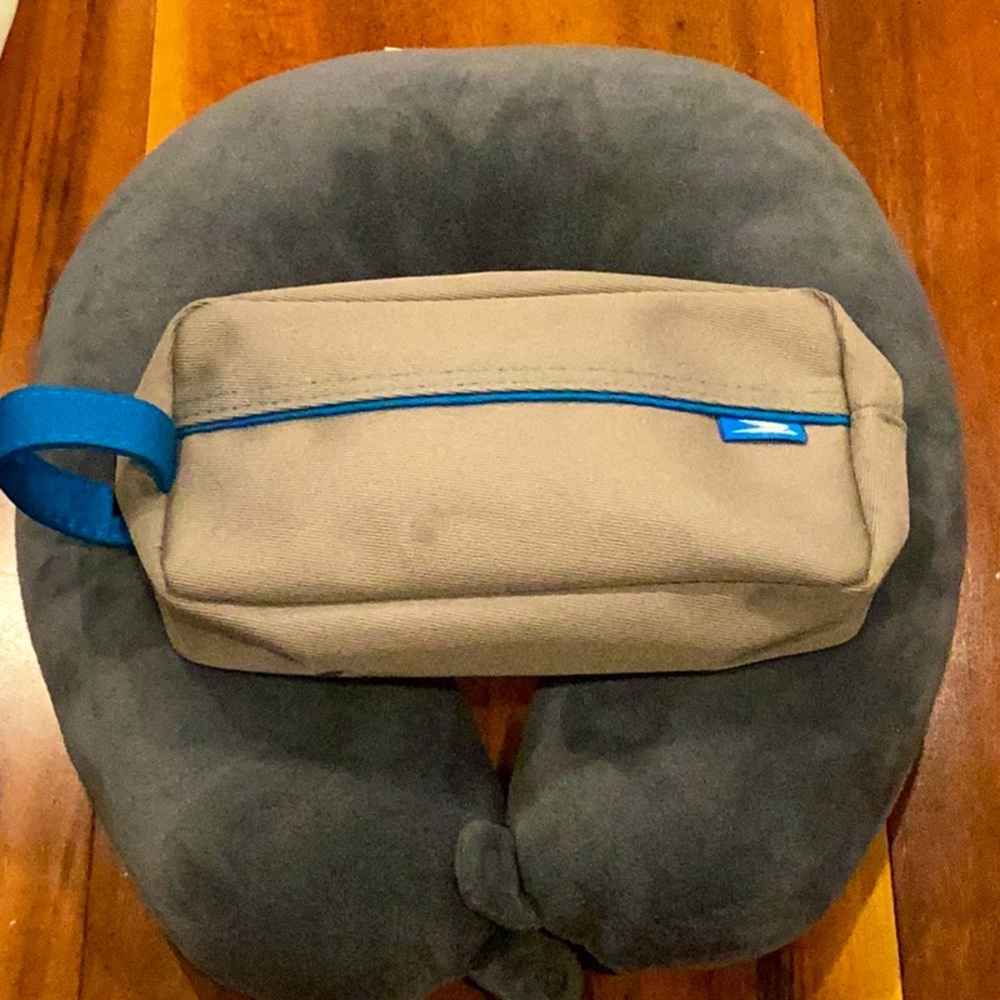 Aerolineas Argentinas flight amenities, tote bag and travel pillow, never used